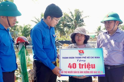 Thanh niên Gia Lai góp sức trẻ giúp người dân gượng dậy sau bão