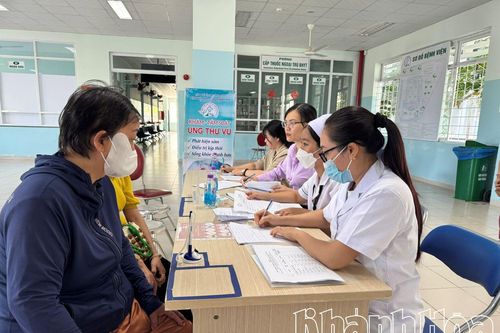 Khám sàng lọc, tư vấn ung thư vú miễn phí cho 250 phụ nữ khu vực Nha Trang