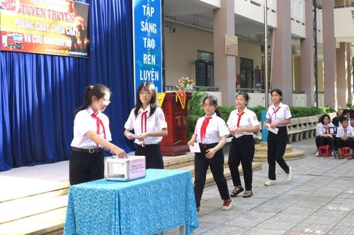 Sở Giáo dục và Đào tạo Khánh Hòa thông báo không nhận hoa chúc mừng dịp 20-11, chia sẻ khó khăn với đồng bào vùng bão lũ