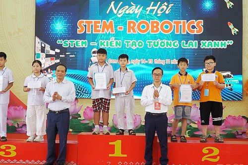 Sôi nổi Ngày hội STEM - Robotics năm 2025 tại phường Cam Đường
