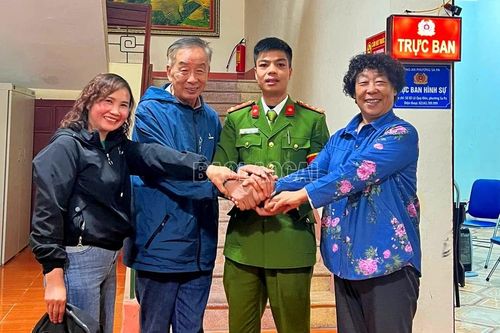 Sa Pa liên tiếp tìm thấy du khách bị lạc và trao trả tài sản cho du khách nước ngoài
