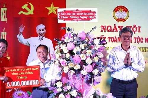 Phó Chủ tịch UBND tỉnh Lâm Đồng Nguyễn Minh dự Ngày hội Đại đoàn kết tại thôn Hiệp Thuận