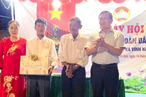 Ngày hội Đại đoàn kết toàn dân tộc ở thôn Vĩnh Sơn
