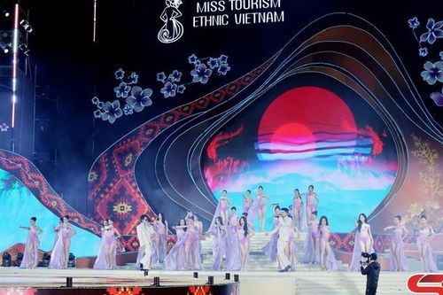 Thí sinh quyến rũ với trang phục áo tắm - Chung kết Hoa hậu Du lịch Dân tộc Việt Nam năm 2025