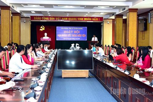 Phó Bí thư Tỉnh ủy, Chủ tịch Ủy ban MTTQ tỉnh Ma Thế Hồng dự Ngày hội Đại đoàn kết toàn dân tộc tại Văn phòng Tỉnh ủy