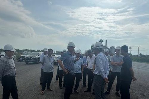 Thứ trưởng Phạm Minh Hà kiểm tra 4 dự án cao tốc phía Nam, yêu cầu về đích dịp 19/12