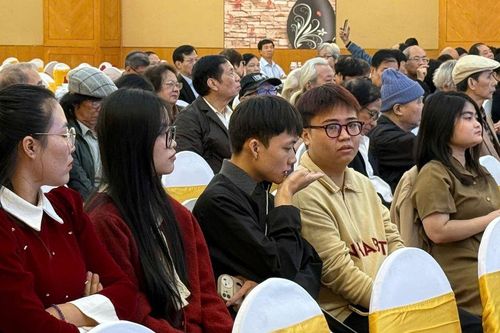 Người viết văn trẻ hiện nay suy tư về văn học Việt Nam từ sau năm 1975
