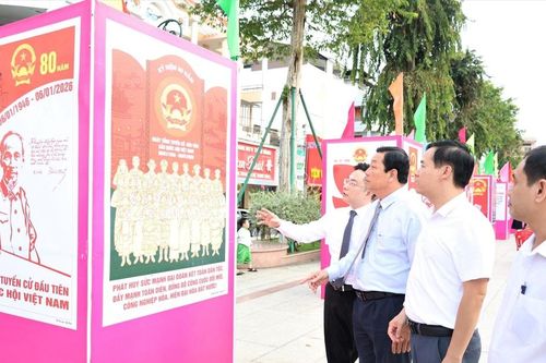 An Giang: Triển lãm tranh cổ động kỷ niệm 80 năm Ngày Tổng tuyển cử đầu tiên bầu Quốc hội Việt Nam