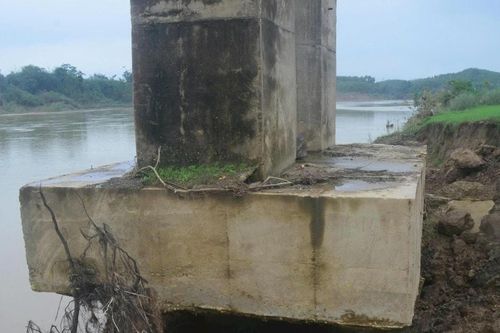 Nghệ An: Cầu treo xuống cấp, người dân 'thót tim' khi tham gia giao thông