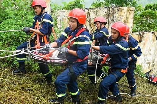 Cảnh sát diễn tập xử lý tai nạn hiểm nguy tại bán đảo Sơn Trà