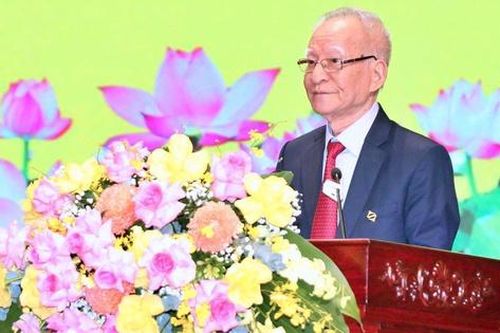 Giáo sư Lê Viết Ly và gia đình trao học bổng hơn 2 tỉ đồng