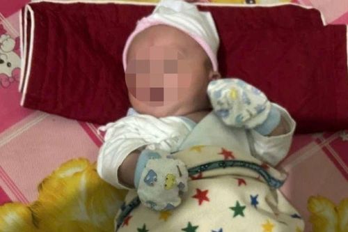 Tìm kiếm ai là người đã bỏ rơi bé sơ sinh ngay trước cửa nhà