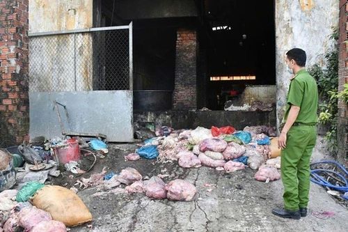 'Rùng mình' trước cơ sở chế biến mỡ động vật, 'núp' trong khu nghĩa trang tại Đà Nẵng