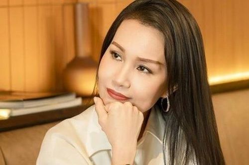 Từng òa khóc khi chia sẻ về biến cố bệnh tật, nữ ca sĩ được mệnh danh 'Nữ hoàng dân ca' Việt hiện sống ra sao?