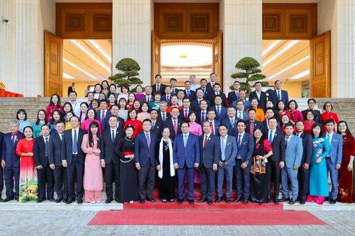 Thủ tướng Phạm Minh Chính gặp mặt nhà giáo tiêu biểu năm 2025