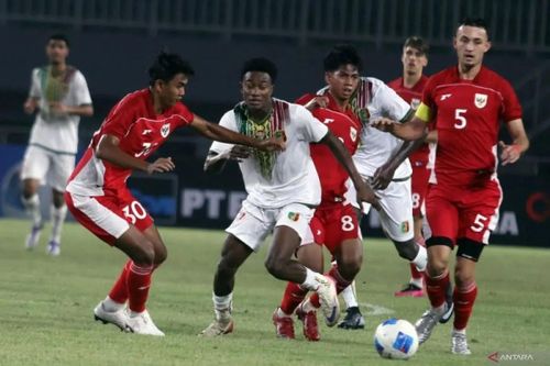 U23 Indonesia thảm bại trên sân nhà