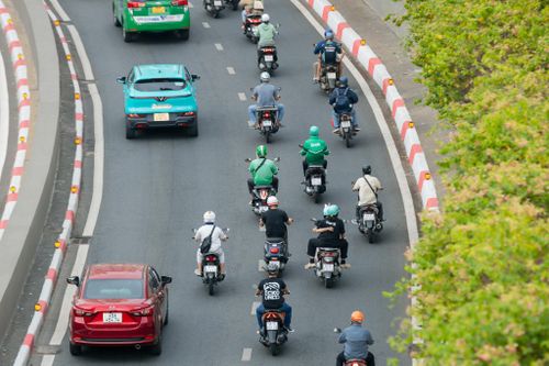 Chủ tịch Grab nói gì về việc cạnh tranh với Xanh SM, VinFast?