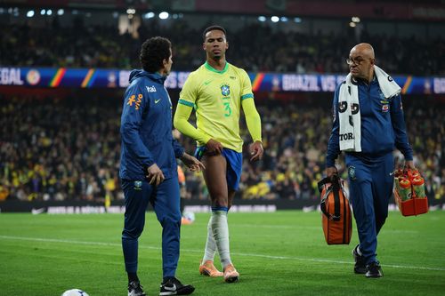 FIFA có thể trả tiền cho Arsenal