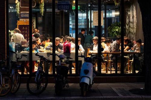 Bữa tối 'xé túi mù' gây sốt ở Trung Quốc