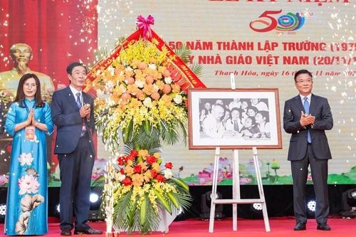 Phó Thủ tướng Lê Thành Long dự Lễ kỷ niệm 50 năm Trường THPT Hàm Rồng