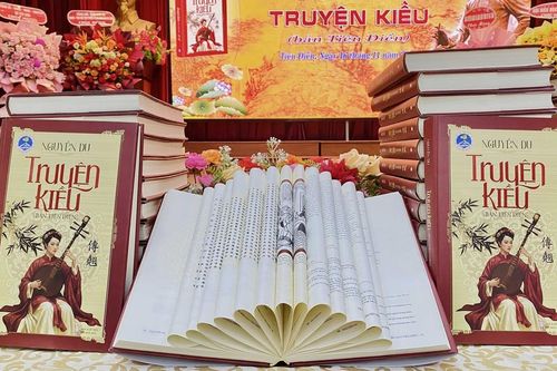 Giới thiệu bản Truyện Kiều đặc biệt với phân đoạn và chú giải khoa học, dễ hiểu