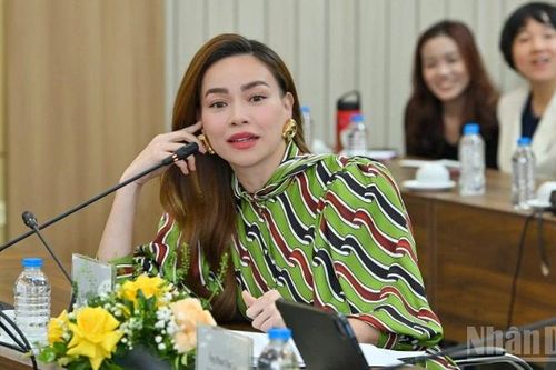 Ca sĩ Hồ Ngọc Hà: 'Nhiều dự án tại Giải thưởng Hành động vì Cộng đồng đã làm lay động trái tim người mẹ như tôi'