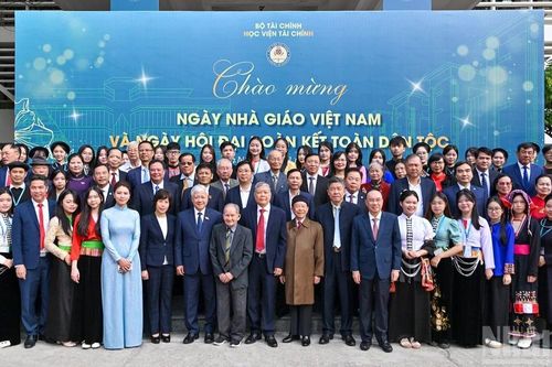 Đồng chí Đỗ Văn Chiến dự Lễ kỷ niệm Ngày Nhà giáo Việt Nam tại Học viện Tài chính