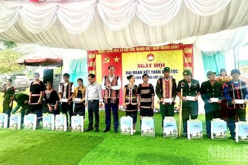 Phát huy tinh thần đoàn kết xây dựng vùng biên giới tỉnh Quảng Ngãi vững mạnh