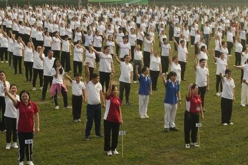 Gần 2.000 nhân viên y tế và người dân Thành phố Hồ Chí Minh đồng diễn dưỡng sinh