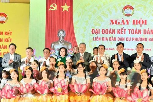 Tổng Bí thư Tô Lâm và Chủ tịch Quốc hội Trần Thanh Mẫn dự Ngày hội đại đoàn kết tại phường Ba Đình, Hà Nội