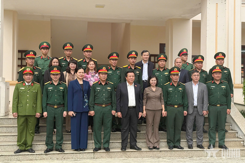 Giám đốc Học viện Chính trị quốc gia Hồ Chí Minh thăm, động viên cán bộ, chiến sĩ Đại đội đảo Vĩnh Thực