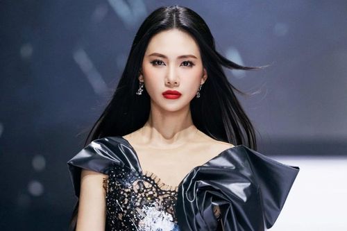 Bùi Quỳnh Hoa khiến khán giả không thể rời mắt với 'cú đá váy' đậm chất vedette