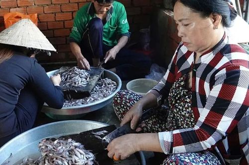 Mắm cá: Hương vị mùa nước nổi miền Tây