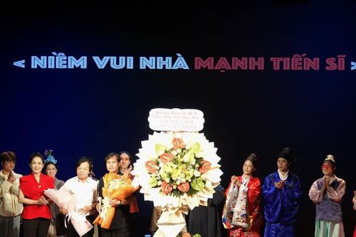 Biểu diễn vở kịch Hàn Quốc 'Niềm vui nhà Mạnh tiến sĩ' tại TPHCM