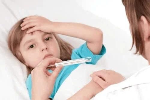 Vì sao truyền dịch tại nhà khiến trẻ sốt siêu vi nguy hiểm hơn?