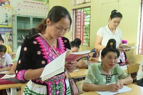 Xã Sông Mã thắp sáng ước mơ từ lớp học xóa mù chữ