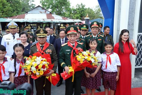 Chung tay giữ vững biên giới hòa bình, hữu nghị, hợp tác, cùng phát triển