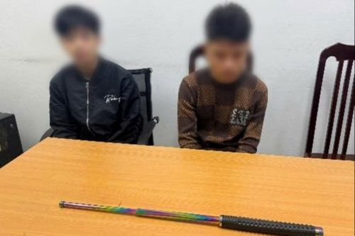 Phát hiện 3 trường hợp tàng trữ vũ khí, công cụ hỗ trợ trên đường Hà Nội