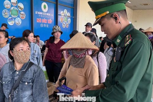 Tăng đột biến người xuất nhập cảnh qua cửa khẩu Móng Cái
