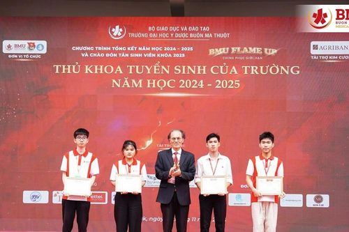 Vinh danh và trao 234 suất học bổng cho sinh viên xuất sắc