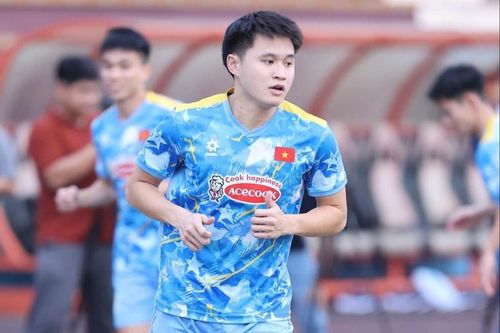 Tân binh Khổng Minh Gia Bảo tưởng bị trêu khi biết tin lên tuyển