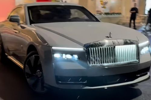 Đại gia Hà Nội mua xe siêu sang Rolls-Royce giá 20 tỷ làm quà kỷ niệm ngày cưới