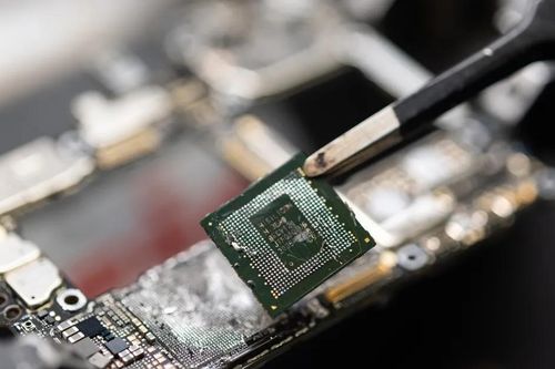 Khủng hoảng chip tấn công các hãng điện thoại, xe hơi
