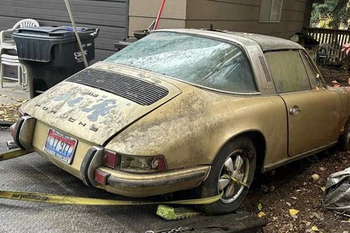 Siêu xe cổ Porsche 911 bỏ hoang 30 năm bất ngờ được hồi sinh
