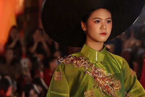 Tôn vinh vẻ đẹp áo dài trong chuỗi hoạt động chào mừng Ngày Di sản văn hóa VN