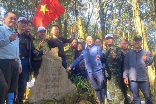 Khám phá gần 2km đường rừng mạo hiểm chinh phục đỉnh Pù Luông ở Thanh Hóa
