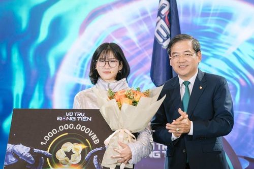 Nữ sinh 18 tuổi giành 1 tỷ đồng tại Vũ trụ Đồng tiền 2025
