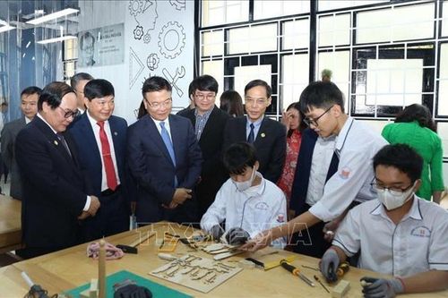 Phó Thủ tướng Lê Thành Long: Tạo điều kiện học sinh được học trong môi trường tốt nhất