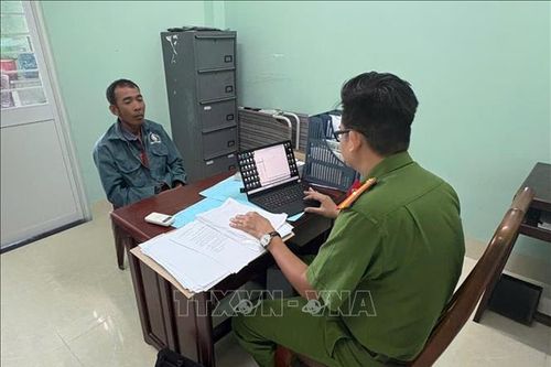 Hát karaoke quá giờ, người đàn ông bị hàng xóm dùng mã tấu chém