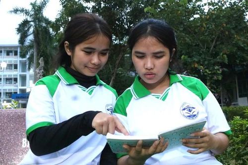 Nữ sinh vùng cao vượt nghịch cảnh, nuôi ước mơ trở về bản 'gieo chữ'
